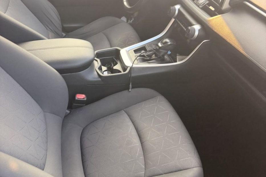Продам Toyota Rav 4 2021 года в Киеве
