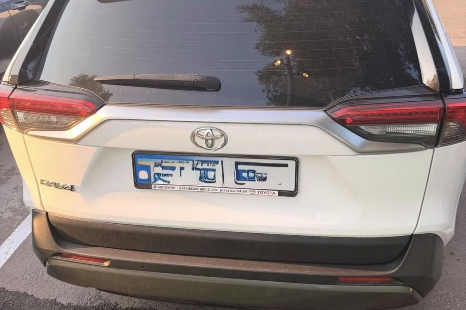 Продам Toyota Rav 4 2021 года в Киеве