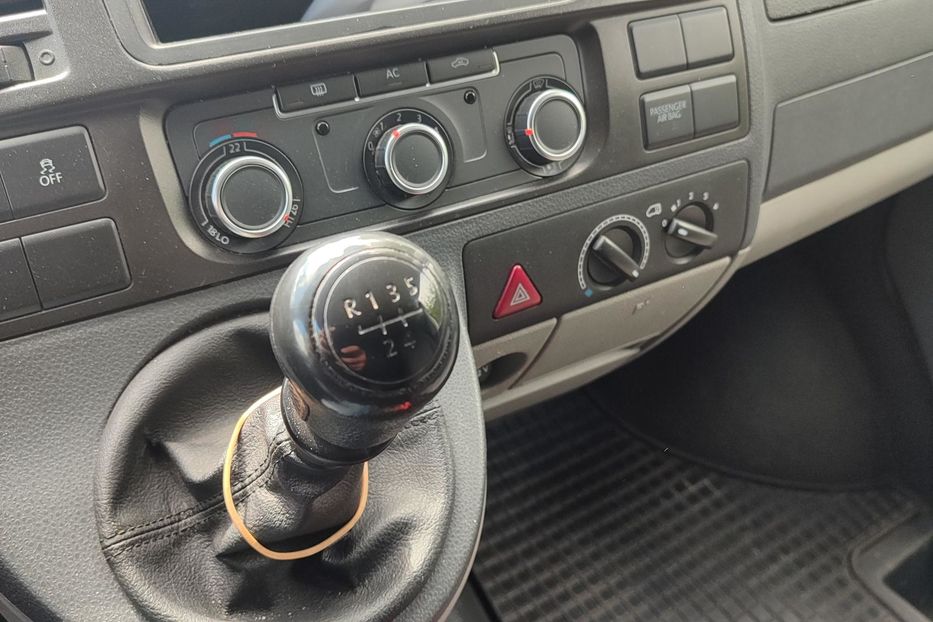 Продам Volkswagen T5 (Transporter) пасс. Легковой 2012 года в Днепре