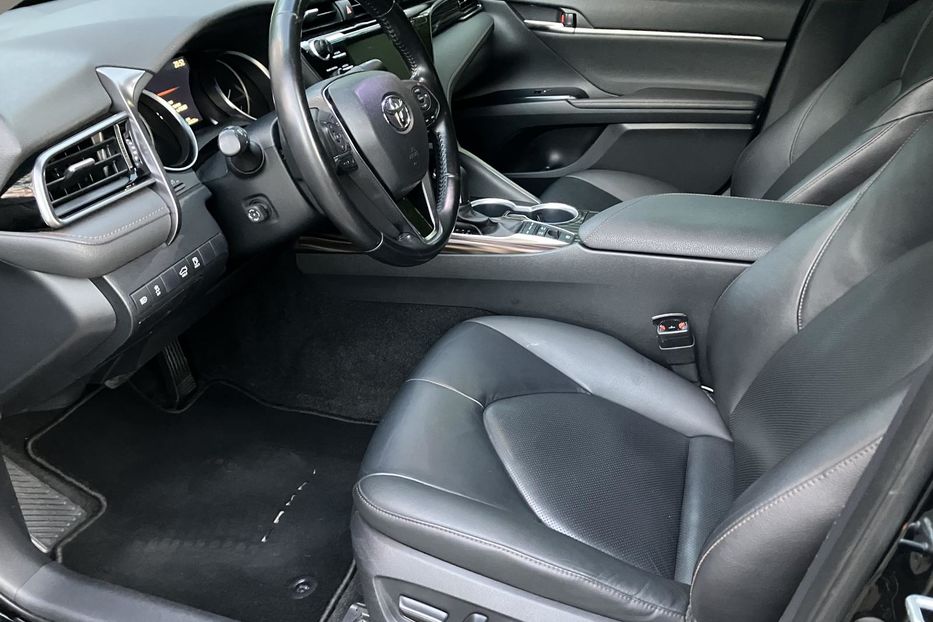Продам Toyota Camry Prestige  2020 года в Киеве