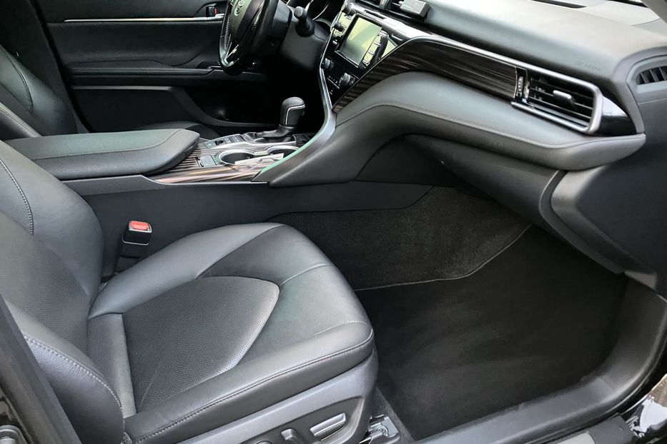 Продам Toyota Camry Prestige  2020 года в Киеве