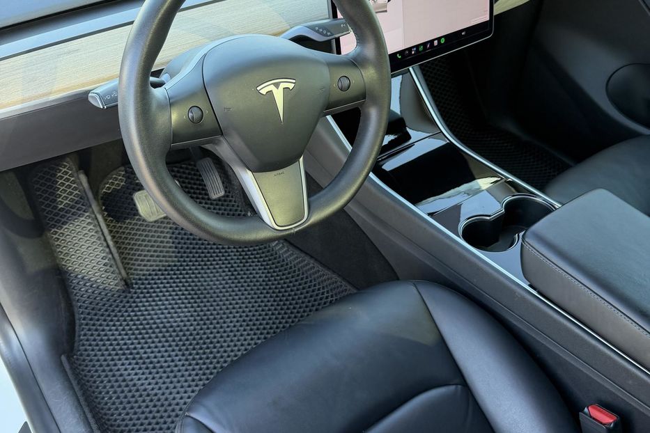 Продам Tesla Model Y Long Range 2020 года в г. Ватутино, Черкасская область