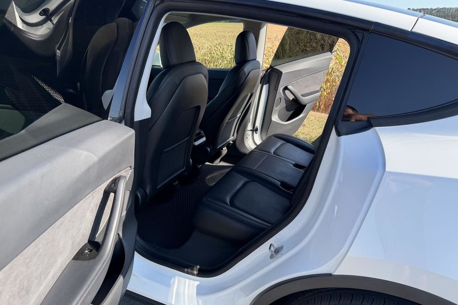 Продам Tesla Model Y Long Range 2020 года в г. Ватутино, Черкасская область