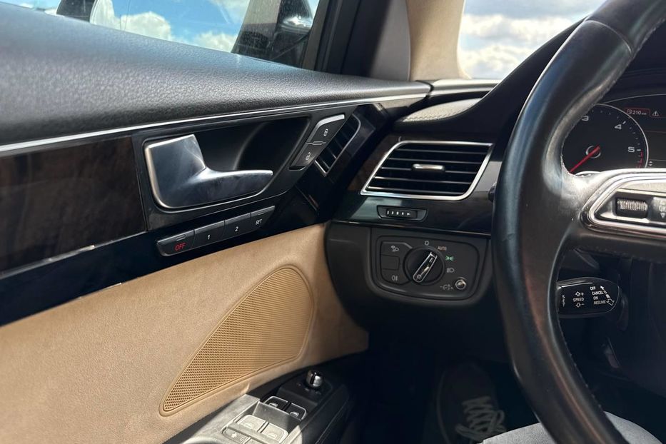 Продам Audi A8 D4/4H 2012 года в Ровно