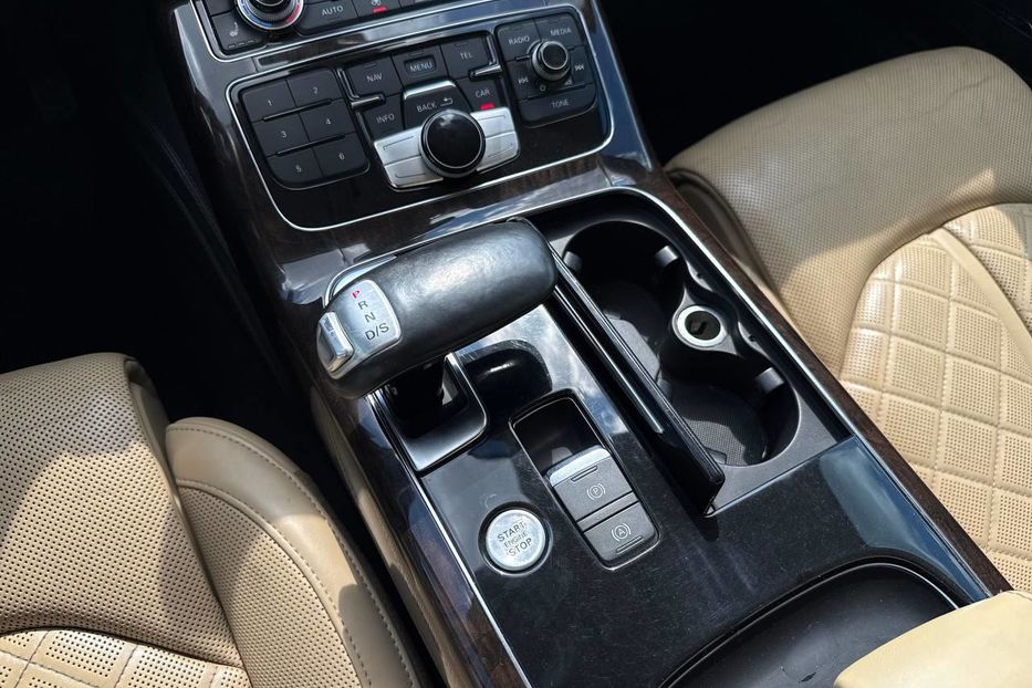 Продам Audi A8 D4/4H 2012 года в Ровно