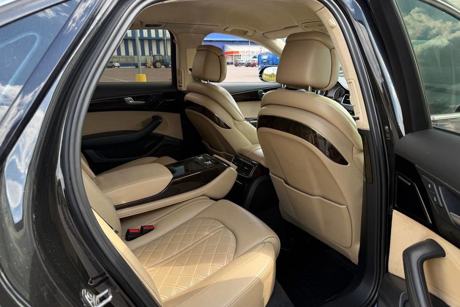 Продам Audi A8 D4/4H 2012 года в Ровно