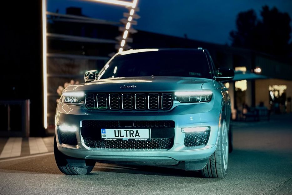 Продам Jeep Grand Cherokee Summit 2022 года в Киеве