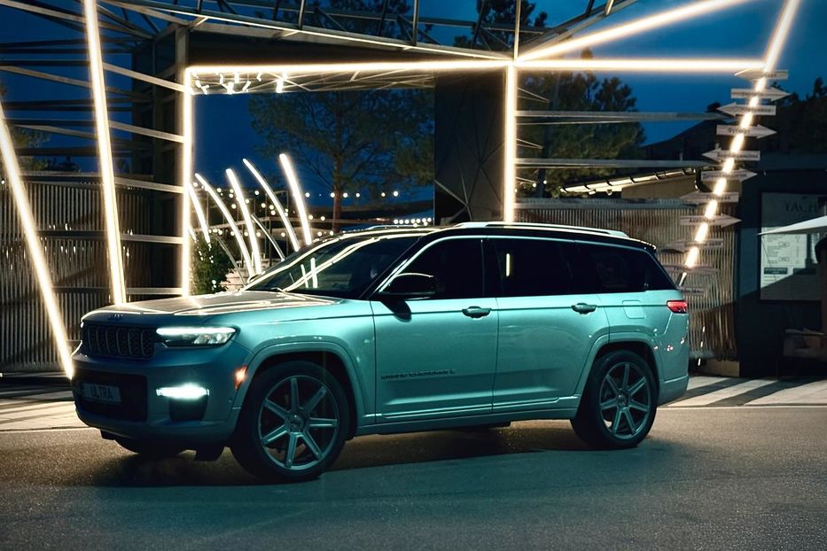 Продам Jeep Grand Cherokee Summit 2022 года в Киеве