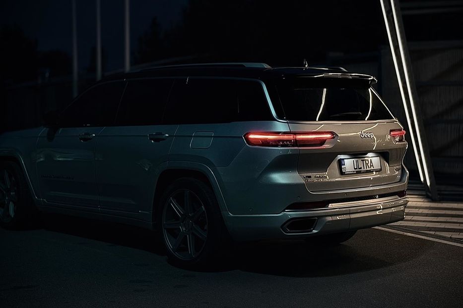 Продам Jeep Grand Cherokee Summit 2022 года в Киеве