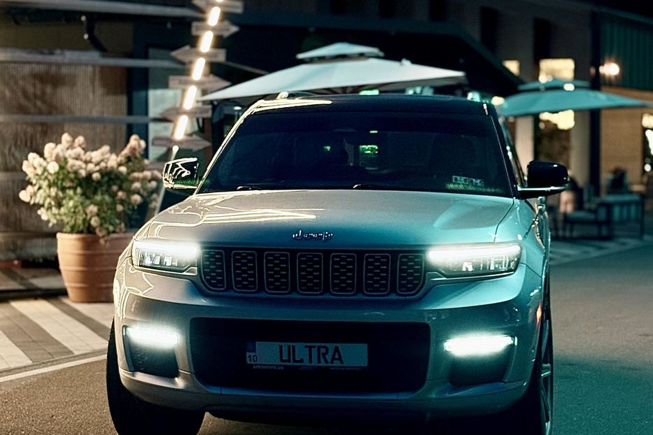 Продам Jeep Grand Cherokee Summit 2022 года в Киеве