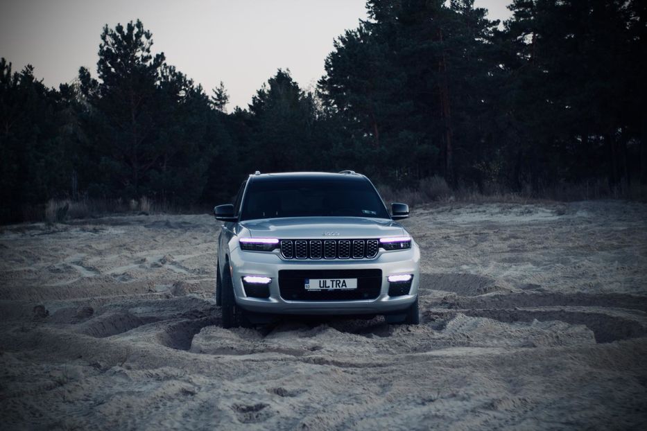 Продам Jeep Grand Cherokee Summit 2022 года в Киеве