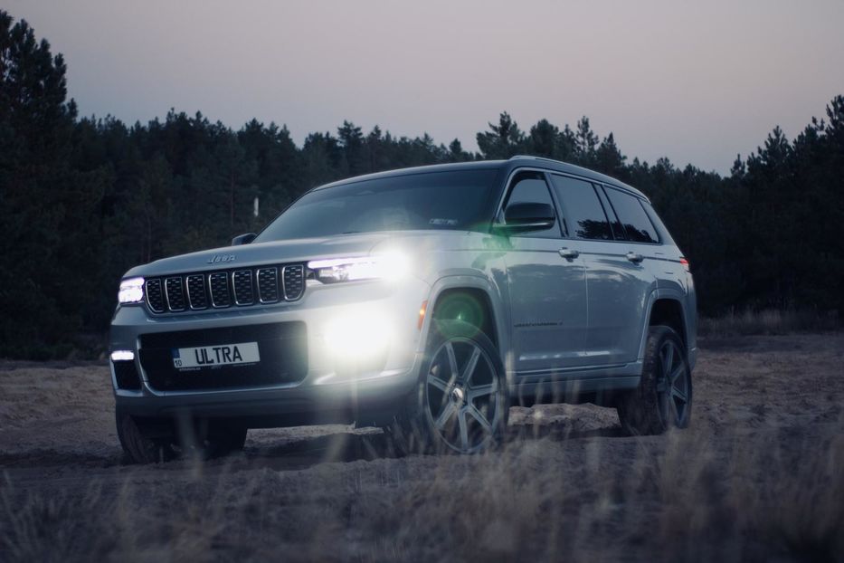 Продам Jeep Grand Cherokee Summit 2022 года в Киеве