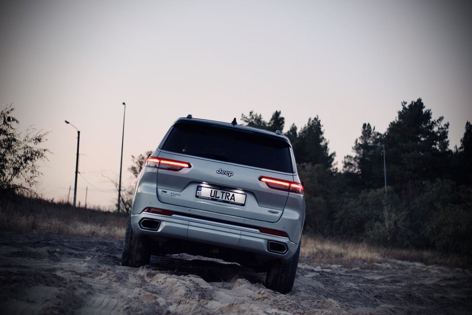Продам Jeep Grand Cherokee Summit 2022 года в Киеве