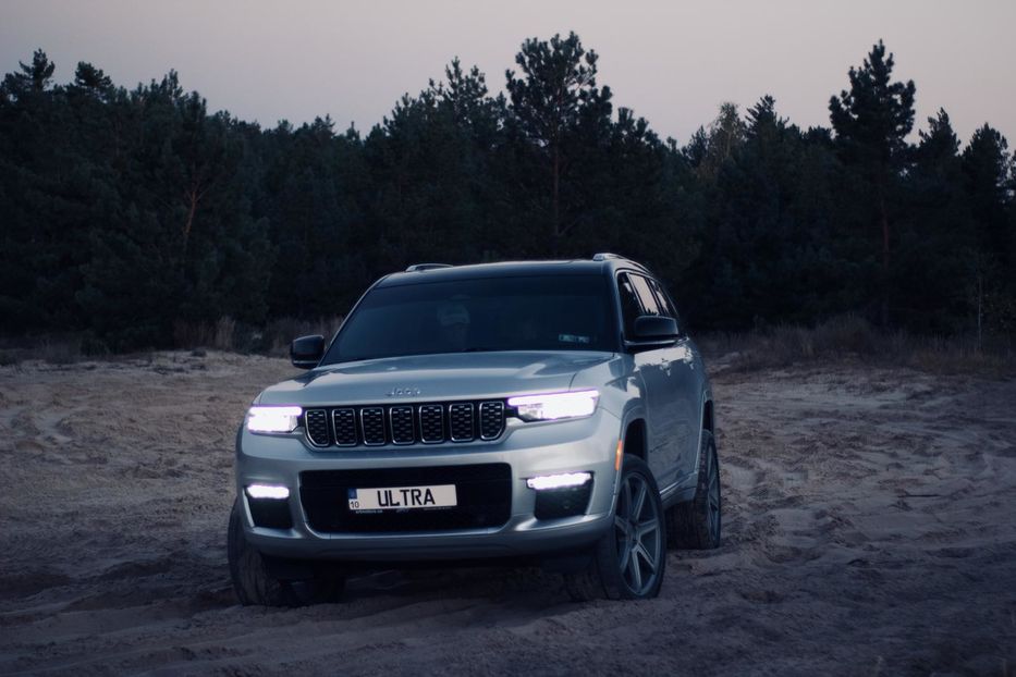 Продам Jeep Grand Cherokee Summit 2022 года в Киеве