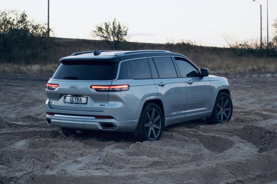 Продам Jeep Grand Cherokee Summit 2022 года в Киеве
