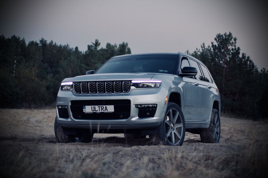 Продам Jeep Grand Cherokee Summit 2022 года в Киеве