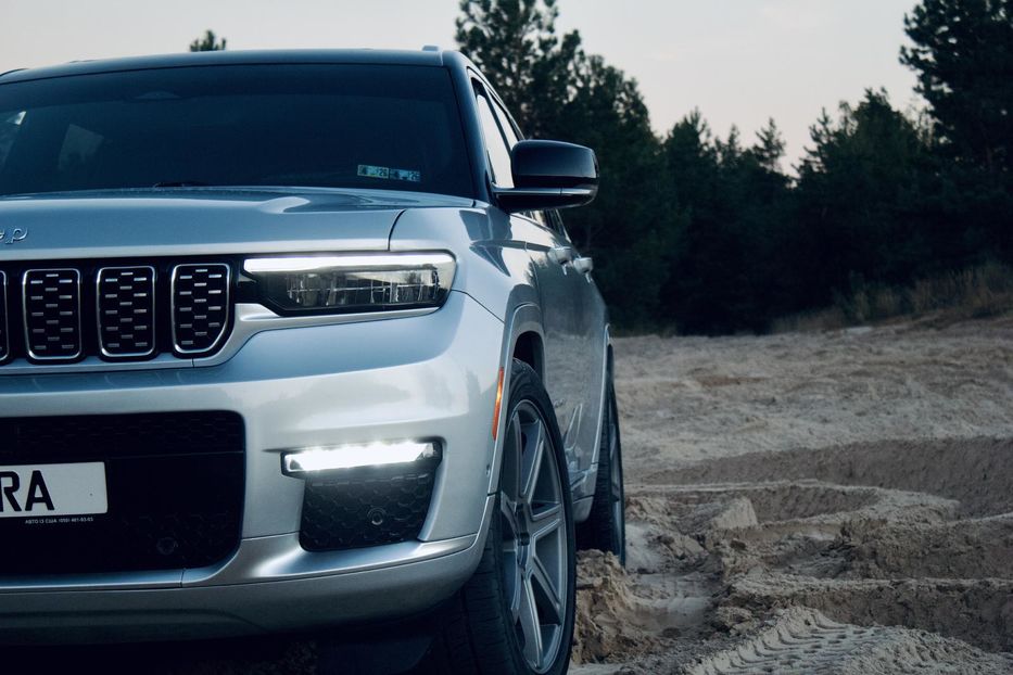 Продам Jeep Grand Cherokee Summit 2022 года в Киеве