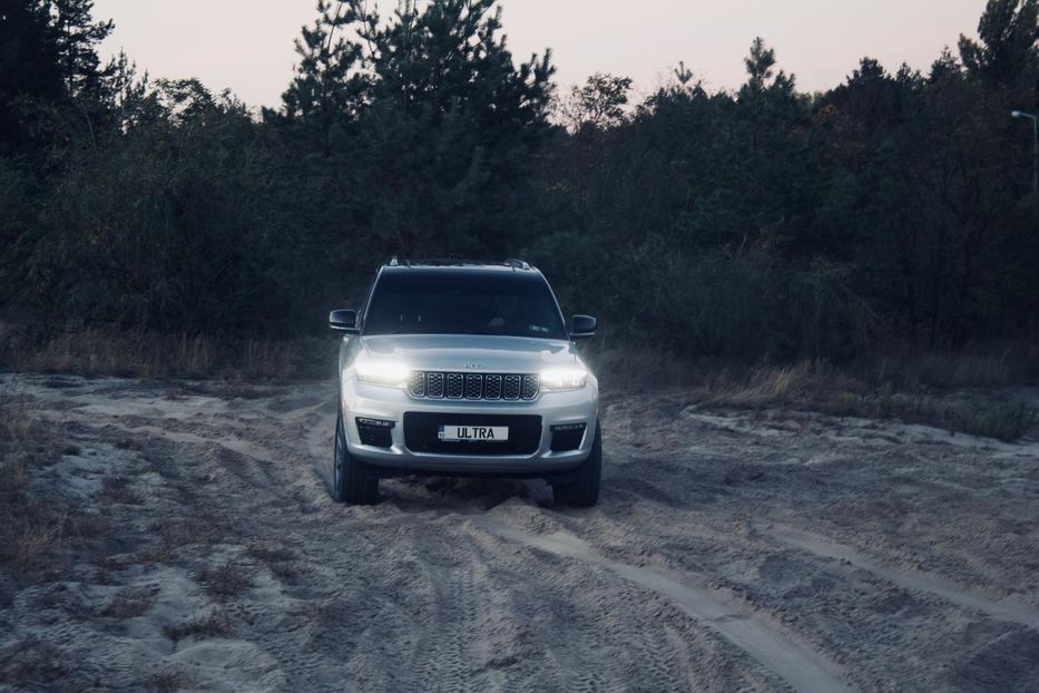 Продам Jeep Grand Cherokee Summit 2022 года в Киеве