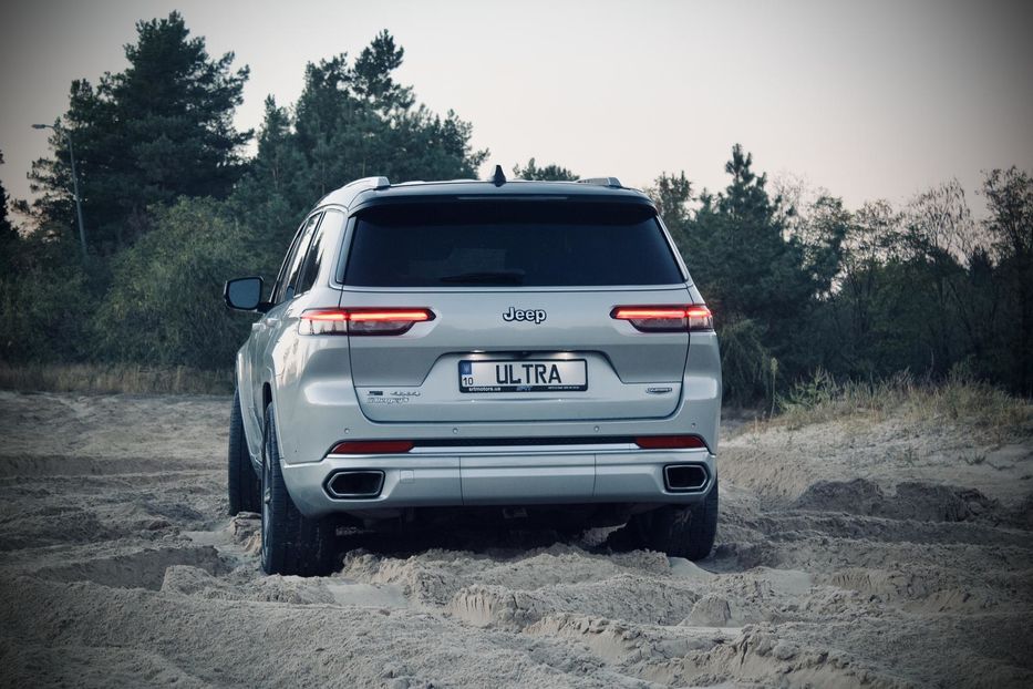 Продам Jeep Grand Cherokee Summit 2022 года в Киеве