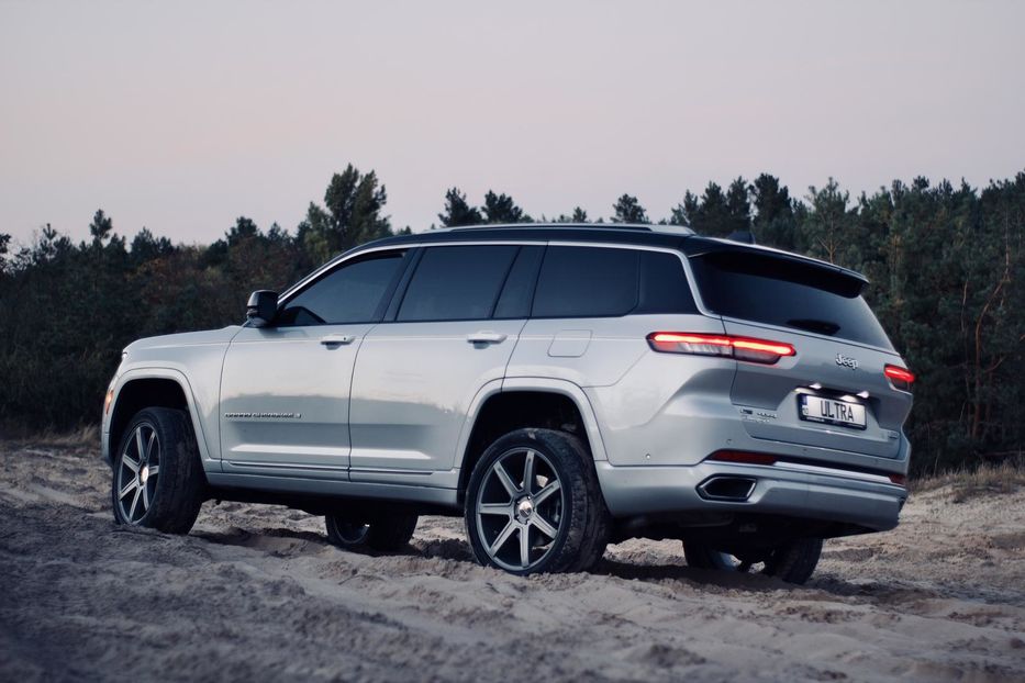 Продам Jeep Grand Cherokee Summit 2022 года в Киеве