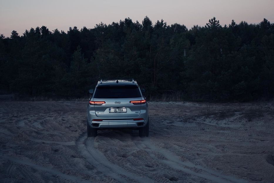 Продам Jeep Grand Cherokee Summit 2022 года в Киеве