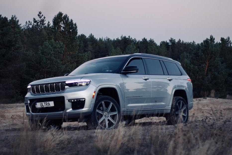 Продам Jeep Grand Cherokee Summit 2022 года в Киеве