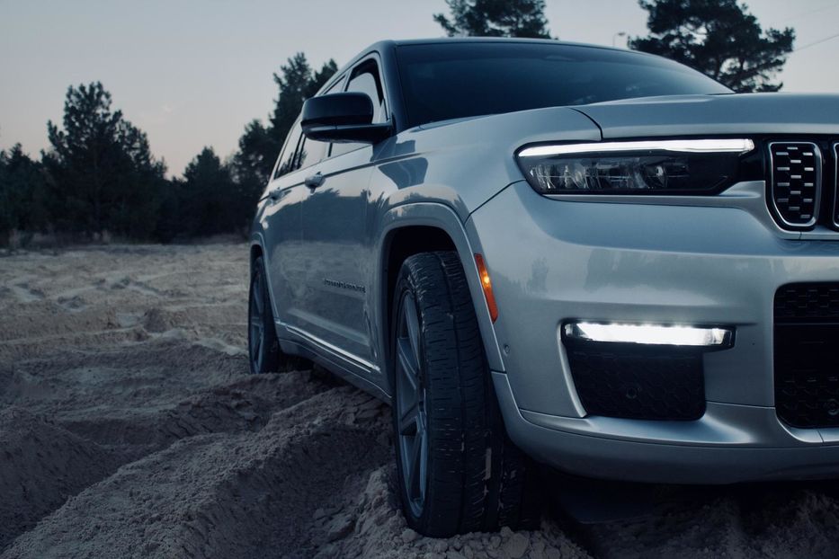 Продам Jeep Grand Cherokee Summit 2022 года в Киеве