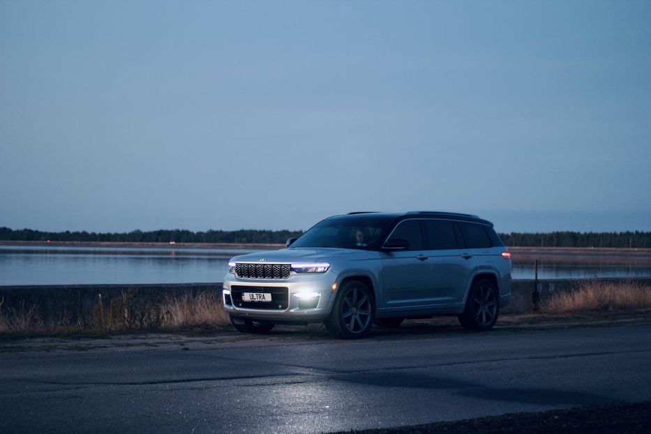Продам Jeep Grand Cherokee Summit 2022 года в Киеве