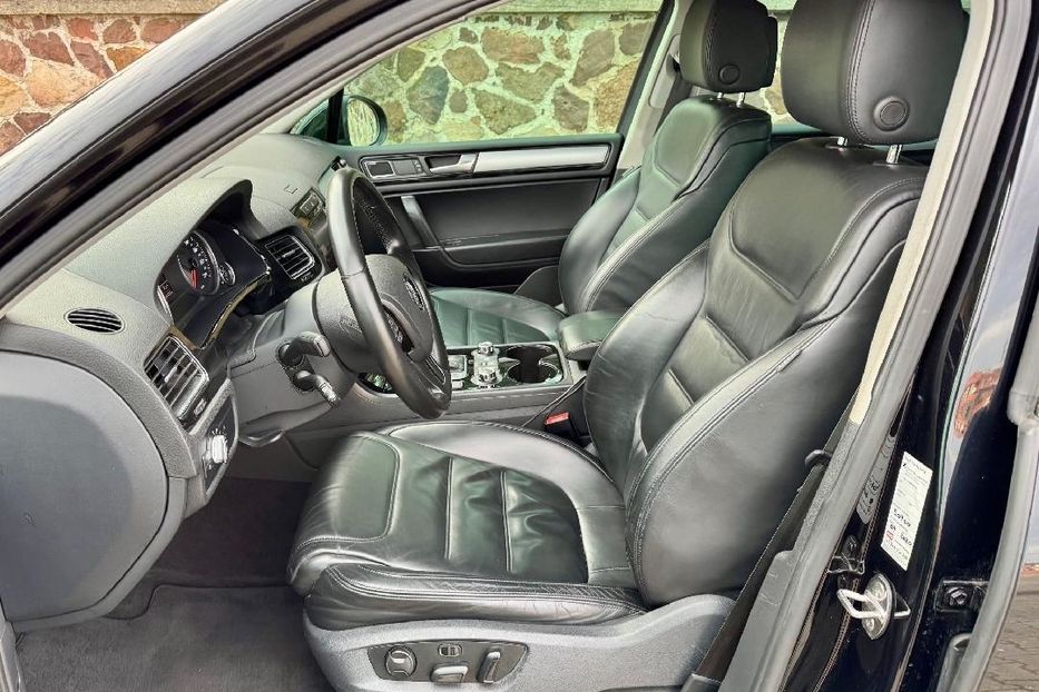 Продам Volkswagen Touareg 2012 года в Киеве
