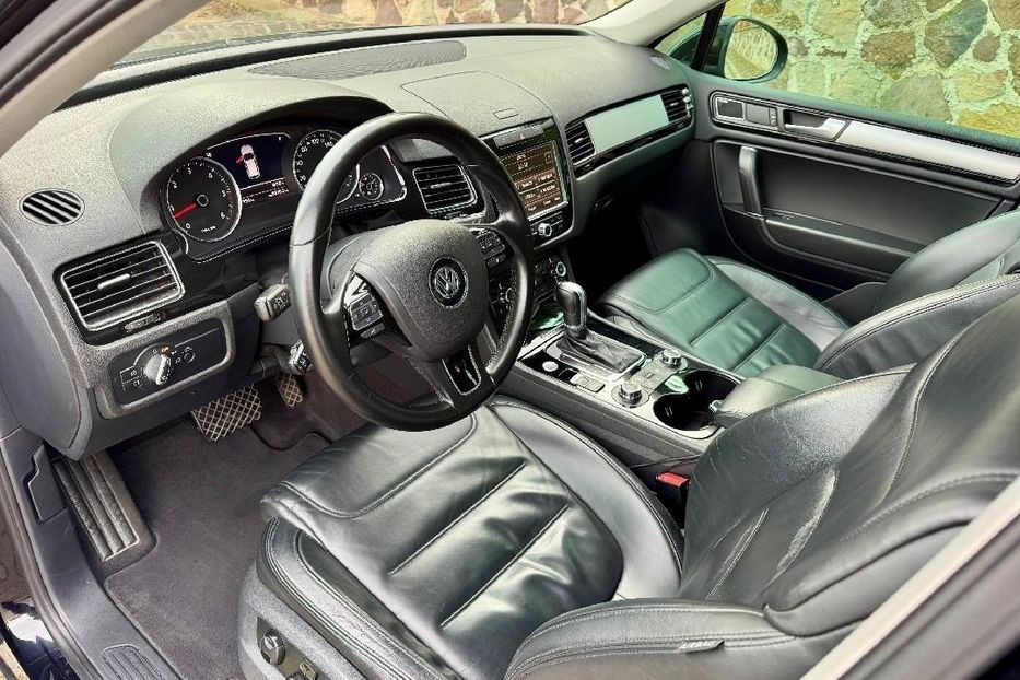 Продам Volkswagen Touareg 2012 года в Киеве