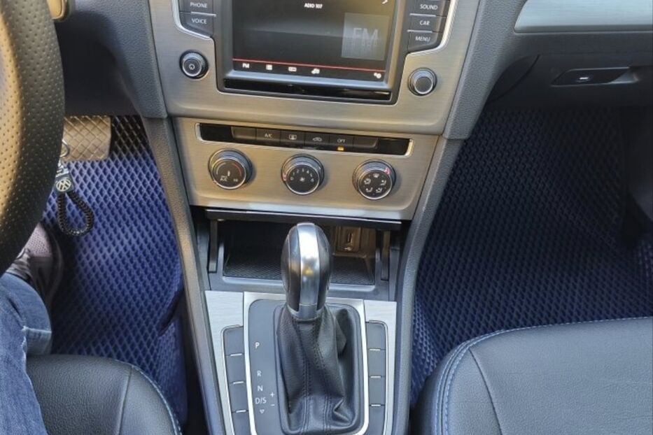 Продам Volkswagen Golf VII 1,8 TSI (USA) турбований 2016 року у Кропивницькому