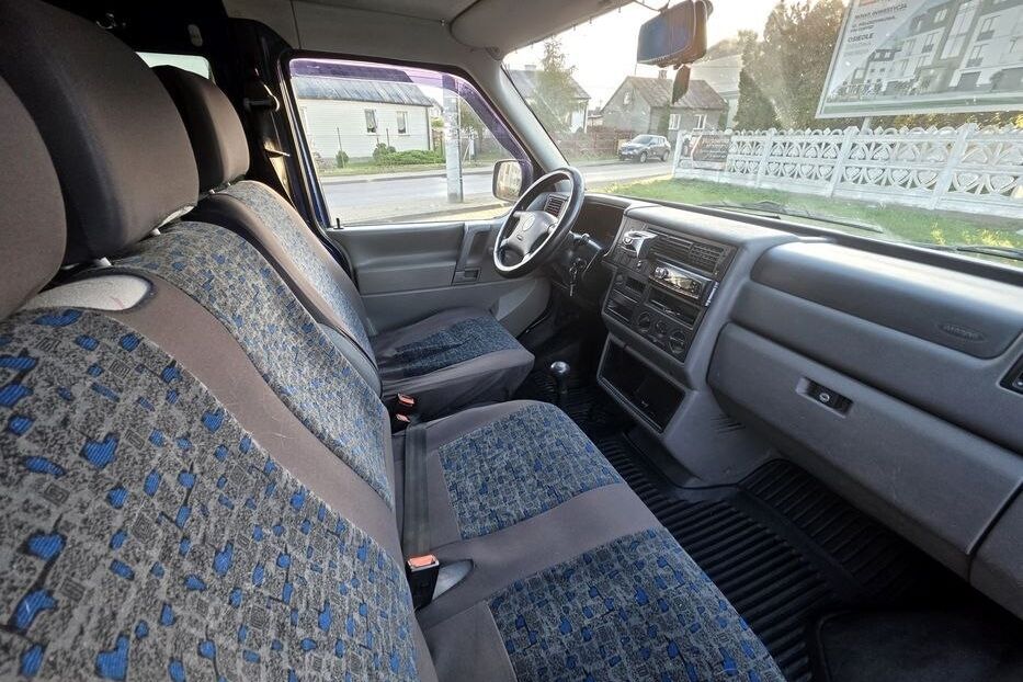 Продам Volkswagen T4 (Transporter) пас. 2002 року у Дніпрі