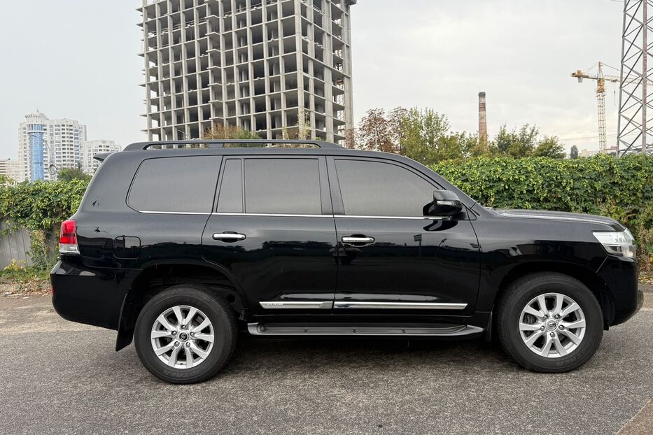 Продам Toyota Land Cruiser 200 2019 року у Києві