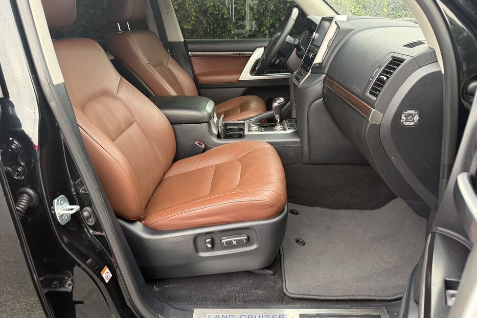 Продам Toyota Land Cruiser 200 2019 року у Києві