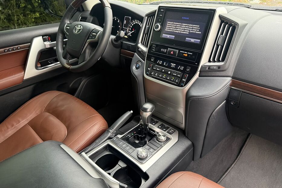 Продам Toyota Land Cruiser 200 2019 року у Києві