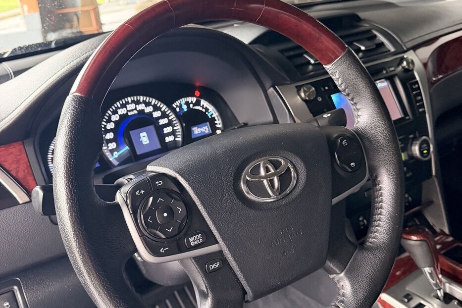 Продам Toyota Camry 2013 року у Києві