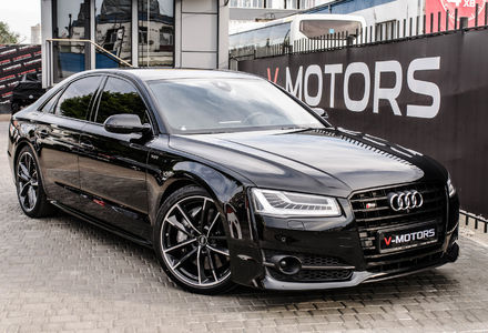 Продам Audi S8 PLUS 2016 года в Киеве