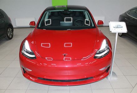 Продам Tesla Model 3 Long Range 75 kWt 2018 года в Киеве