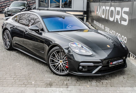 Продам Porsche Panamera Turbo 2018 года в Киеве