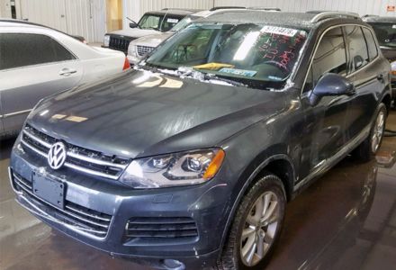 Продам Volkswagen Touareg v6 2014 года в Харькове