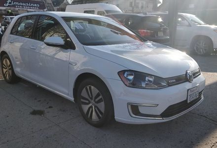 Продам Volkswagen e-Golf SE 2016 года в Киеве