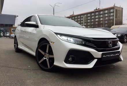 Продам Honda Civic 5D 2017 года в Киеве