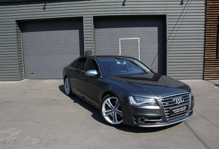 Продам Audi S8 Quattro 2013 года в Киеве