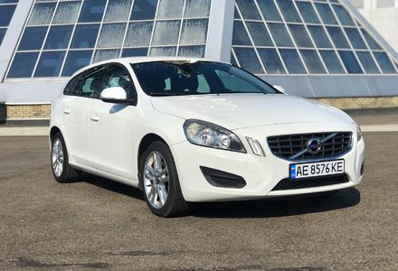 Продам Volvo V60 2013 года в Днепре