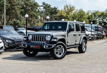 Продам Jeep Wrangler SAHARA 2018 года в Киеве