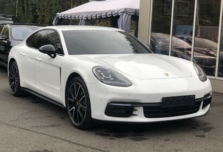 Продам Porsche Panamera 4S 2018 года в Киеве