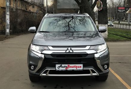 Продам Mitsubishi Outlander 4WD 2018 года в Одессе