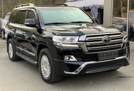 Продам Toyota Land Cruiser 200 VR10 2018 года в Киеве