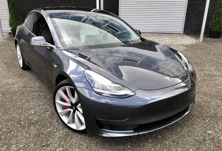 Продам Tesla Model 3 Dual Motor Performace 2018 года в Киеве