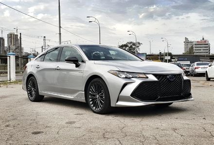 Продам Toyota Avalon HYBRID 2018 года в Киеве